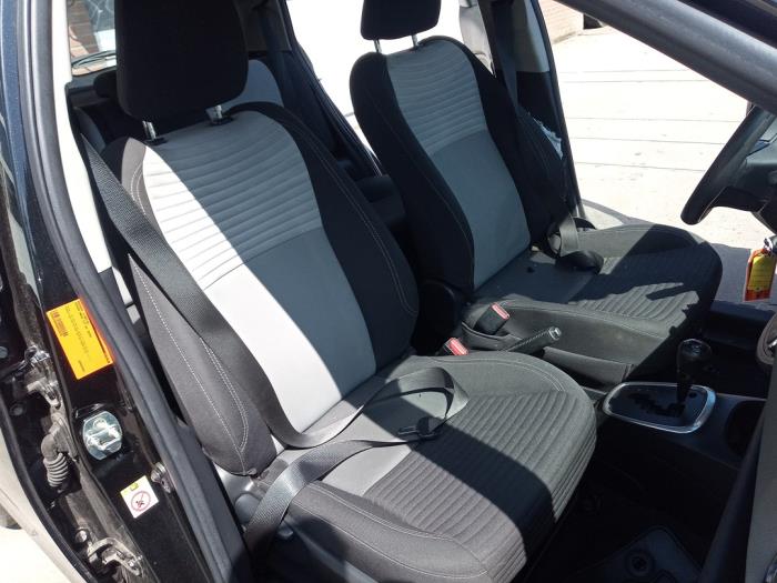 Toyota Yaris III 1.5 16V Hybrid Sloopvoertuig (2019, Zwart)