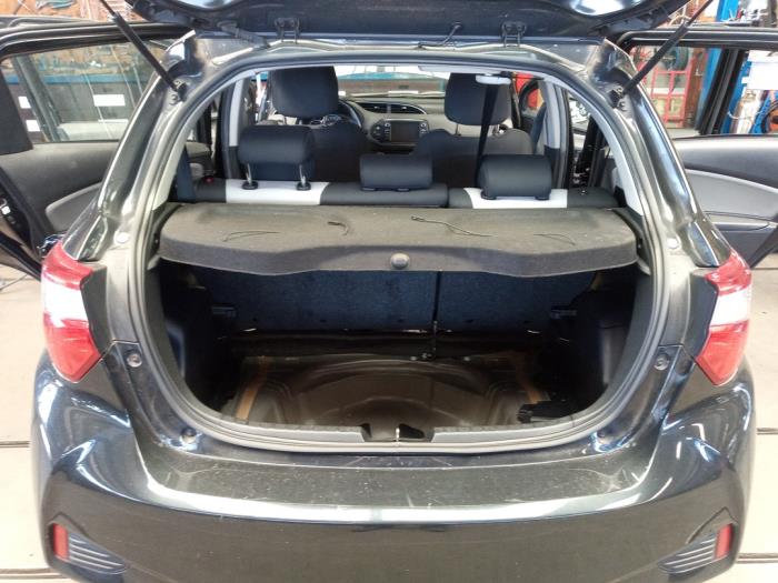 Toyota Yaris III 1.5 16V Hybrid Sloopvoertuig (2019, Zwart)