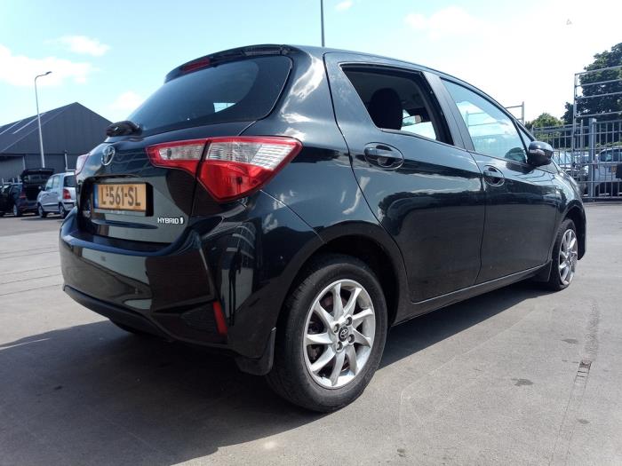 Toyota Yaris III 1.5 16V Hybrid Sloopvoertuig (2019, Zwart)