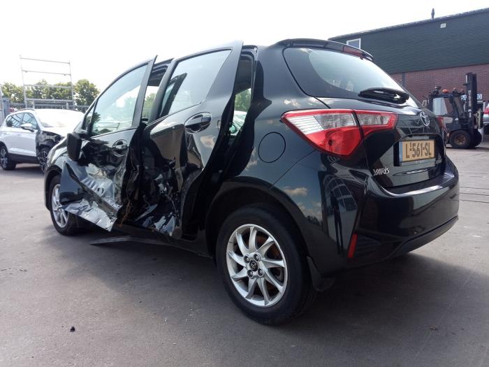 Toyota Yaris III 1.5 16V Hybrid Sloopvoertuig (2019, Zwart)