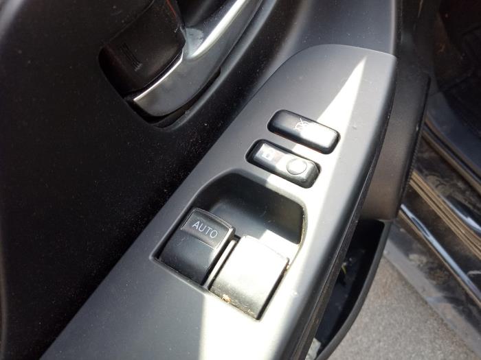 Toyota Yaris III 1.5 16V Hybrid Sloopvoertuig (2019, Zwart)