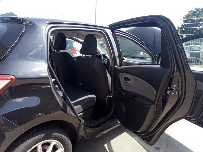 Toyota Yaris III 1.5 16V Hybrid Sloopvoertuig (2019, Zwart)