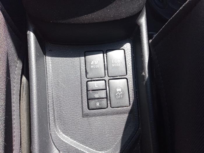 Toyota Yaris III 1.5 16V Hybrid Sloopvoertuig (2019, Zwart)