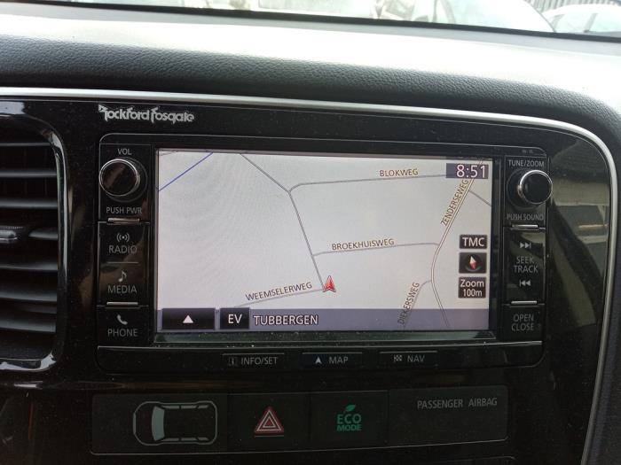 Mitsubishi Outlander 2.0 16V PHEV 4x4 Sloopvoertuig (2015, Zwart)