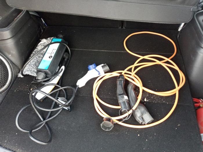 Mitsubishi Outlander 2.0 16V PHEV 4x4 Sloopvoertuig (2015, Zwart)