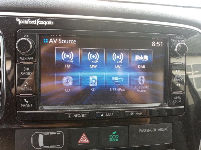 Mitsubishi Outlander 2.0 16V PHEV 4x4 Sloopvoertuig (2015, Zwart)