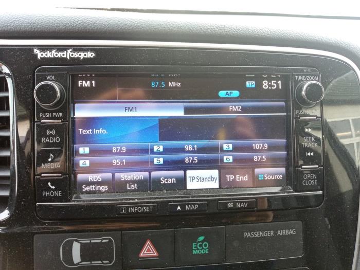 Mitsubishi Outlander 2.0 16V PHEV 4x4 Sloopvoertuig (2015, Zwart)