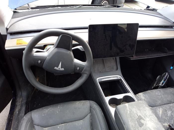 Tesla Model Y RWD Sloopvoertuig (2024, Blauw)