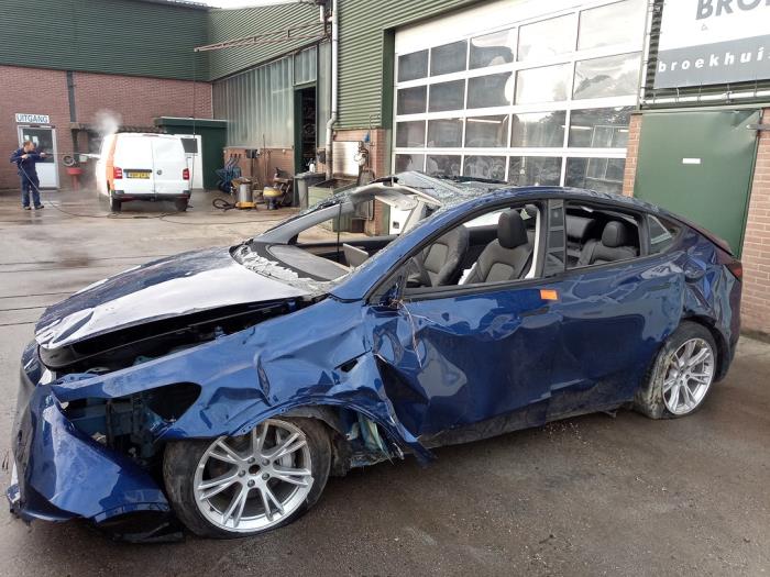Tesla Model Y RWD Sloopvoertuig (2024, Blauw)