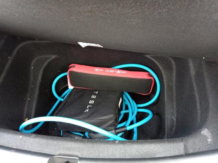 Tesla Model Y RWD Sloopvoertuig (2024, Blauw)