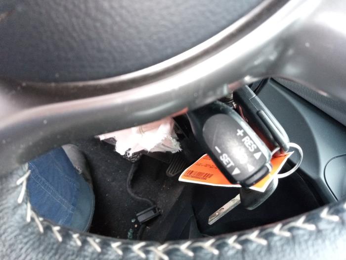 Toyota Yaris III 1.33 16V Dual VVT-I Sloopvoertuig (2015, Grijs)