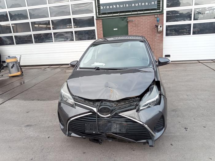 Toyota Yaris III 1.33 16V Dual VVT-I Sloopvoertuig (2015, Grijs)