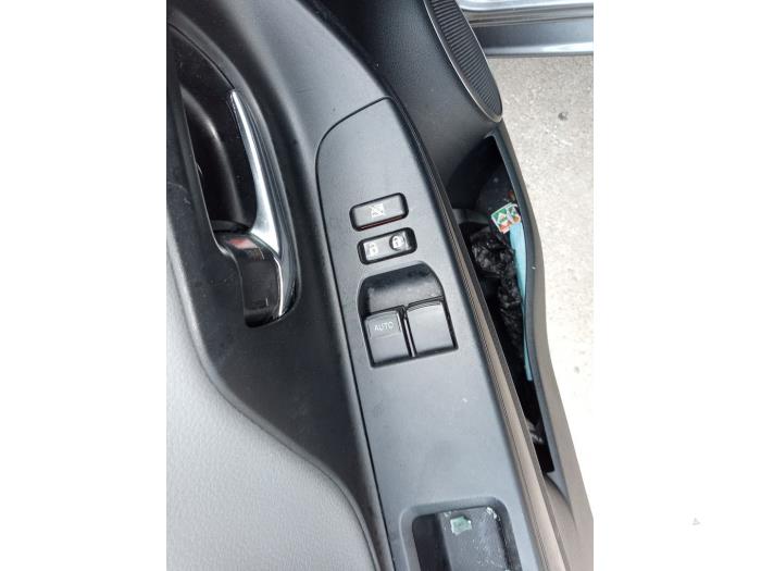 Toyota Yaris III 1.33 16V Dual VVT-I Sloopvoertuig (2015, Grijs)