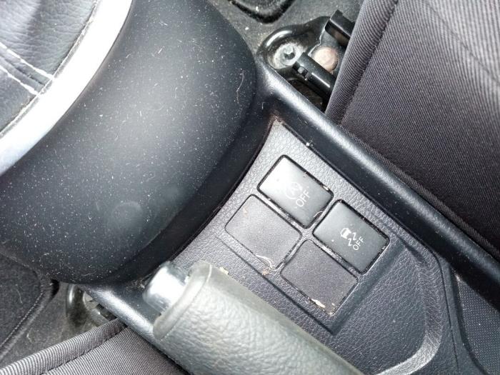 Toyota Yaris III 1.33 16V Dual VVT-I Sloopvoertuig (2015, Grijs)