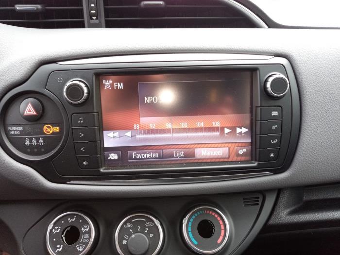 Toyota Yaris III 1.33 16V Dual VVT-I Sloopvoertuig (2015, Grijs)