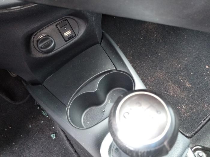 Toyota Yaris III 1.33 16V Dual VVT-I Sloopvoertuig (2015, Grijs)