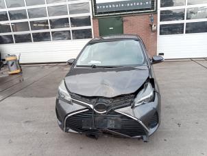 Toyota Yaris III 1.33 16V Dual VVT-I Sloopvoertuig (2015, Grijs)