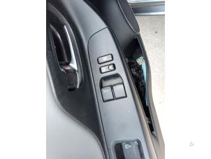 Toyota Yaris III 1.33 16V Dual VVT-I Sloopvoertuig (2015, Grijs)