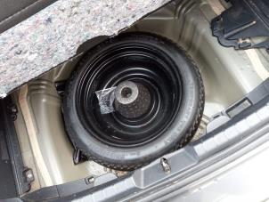 Toyota Yaris III 1.33 16V Dual VVT-I Sloopvoertuig (2015, Grijs)