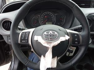 Toyota Yaris III 1.33 16V Dual VVT-I Sloopvoertuig (2015, Grijs)
