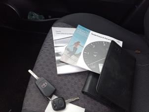 Toyota Yaris III 1.33 16V Dual VVT-I Sloopvoertuig (2015, Grijs)