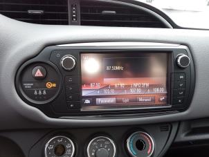 Toyota Yaris III 1.33 16V Dual VVT-I Sloopvoertuig (2015, Grijs)