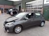 Toyota Yaris III 1.33 16V Dual VVT-I Sloopvoertuig (2015, Grijs)