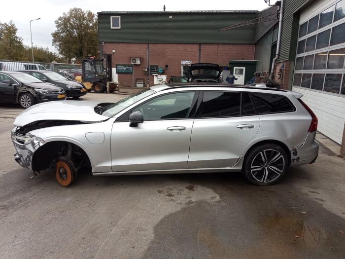 Volvo V60 II 2.0 T8 16V Plug-in Hybrid AWD Sloopvoertuig (2021, Grijs)