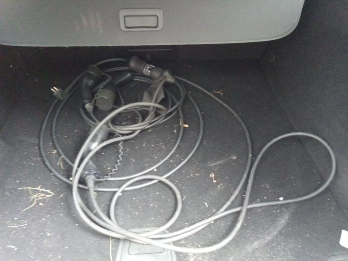 Volvo V60 II 2.0 T8 16V Plug-in Hybrid AWD Sloopvoertuig (2021, Grijs)