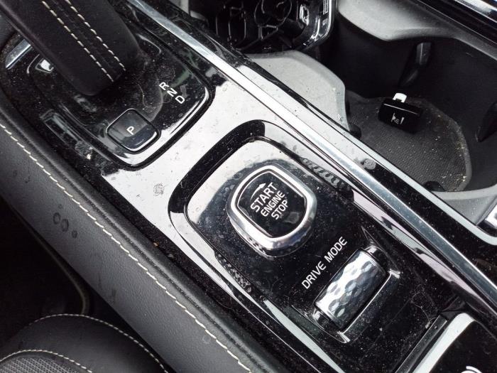 Volvo V60 II 2.0 T8 16V Plug-in Hybrid AWD Sloopvoertuig (2021, Grijs)