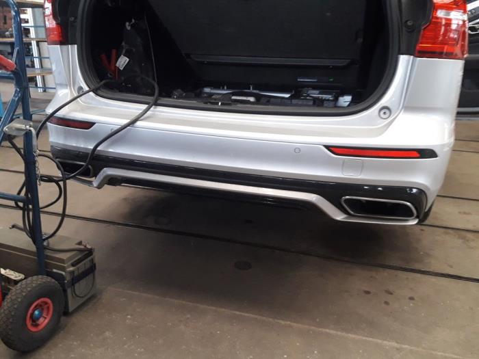 Volvo V60 II 2.0 T8 16V Plug-in Hybrid AWD Sloopvoertuig (2021, Grijs)