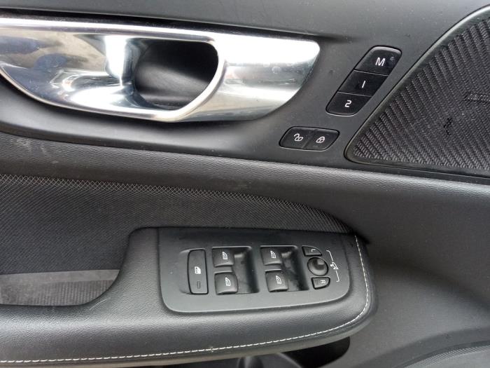 Volvo V60 II 2.0 T8 16V Plug-in Hybrid AWD Sloopvoertuig (2021, Grijs)