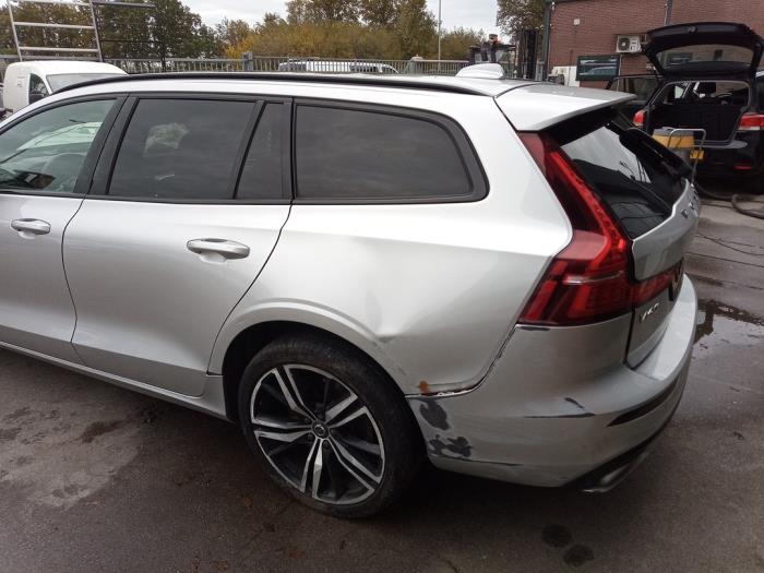 Volvo V60 II 2.0 T8 16V Plug-in Hybrid AWD Sloopvoertuig (2021, Grijs)