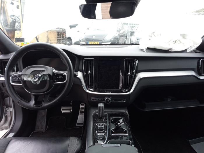 Volvo V60 II 2.0 T8 16V Plug-in Hybrid AWD Sloopvoertuig (2021, Grijs)