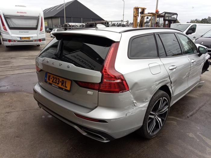 Volvo V60 II 2.0 T8 16V Plug-in Hybrid AWD Sloopvoertuig (2021, Grijs)