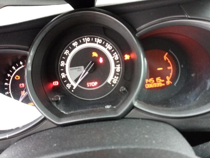 Citroen C3 1.2 VTi 82 12V Sloopvoertuig (2015, Rood)