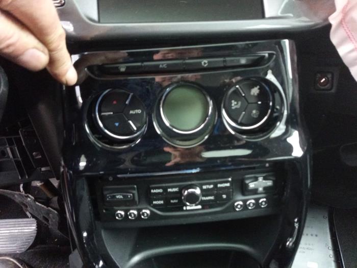 Citroen C3 1.2 VTi 82 12V Sloopvoertuig (2015, Rood)