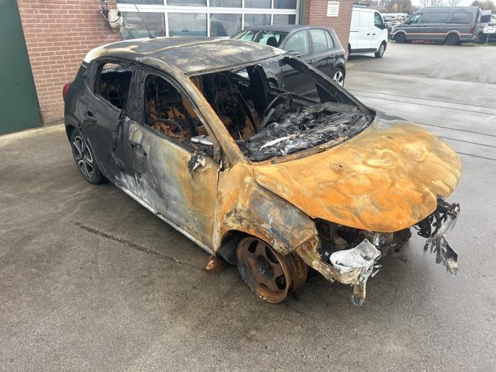 Citroen C3 1.2 12V e-THP PureTech 110 Sloopvoertuig (2017, Zwart, Wit)