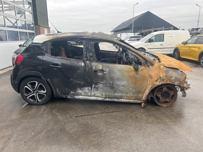 Citroen C3 1.2 12V e-THP PureTech 110 Sloopvoertuig (2017, Zwart, Wit)