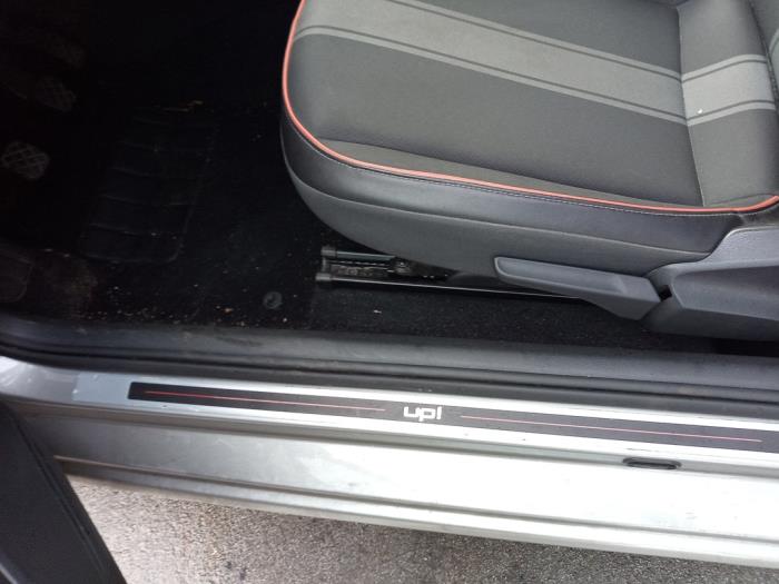 Volkswagen Up! 1.0 12V 75 Sloopvoertuig (2014, Grijs)