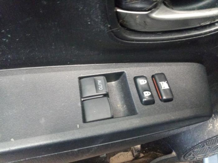 Toyota Yaris III 1.5 16V Hybrid Sloopvoertuig (2014, Blauw)