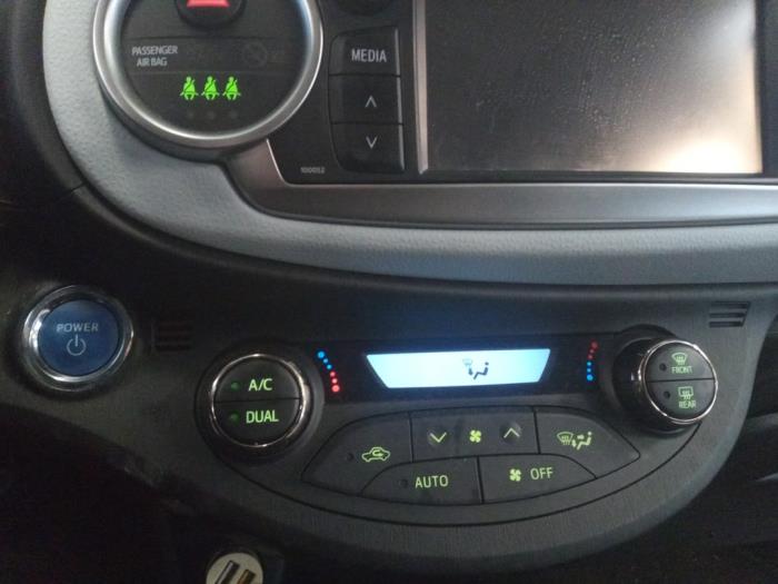 Toyota Yaris III 1.5 16V Hybrid Sloopvoertuig (2014, Blauw)