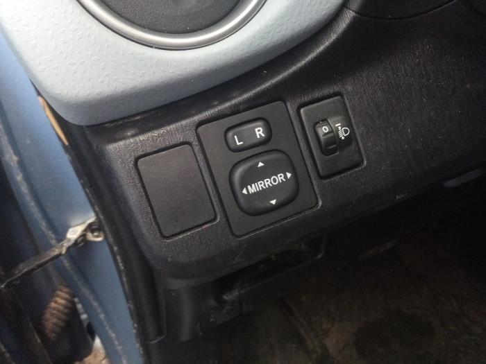 Toyota Yaris III 1.5 16V Hybrid Sloopvoertuig (2014, Blauw)