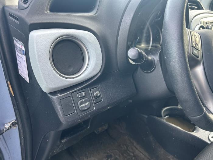 Toyota Yaris III 1.5 16V Hybrid Sloopvoertuig (2014, Blauw)