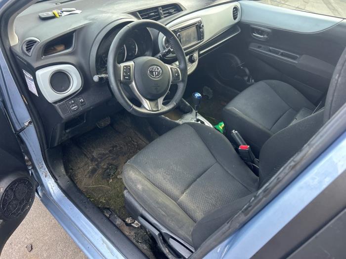 Toyota Yaris III 1.5 16V Hybrid Sloopvoertuig (2014, Blauw)