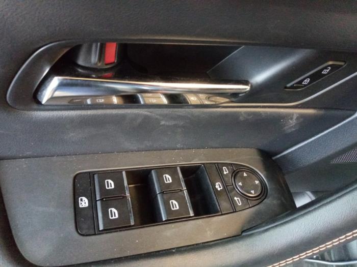 Mazda CX-80 2.5 E-SkyActiv PHEV AWD Sloopvoertuig (2024, Grijs)