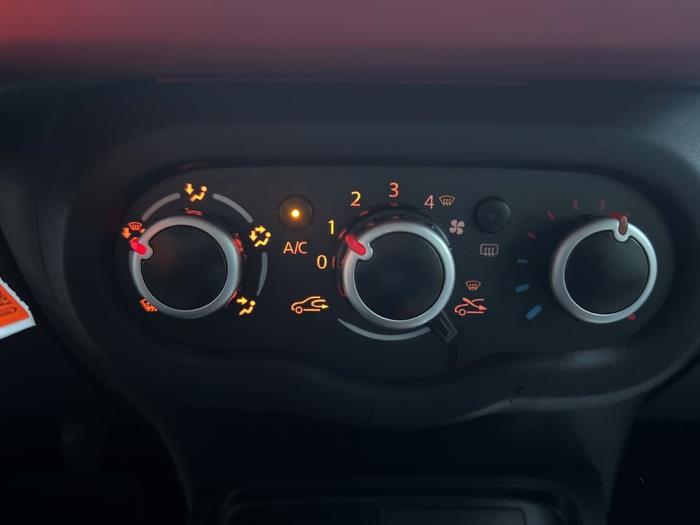 Renault Twingo III 1.0 SCe 75 12V Sloopvoertuig (2020, Zwart)