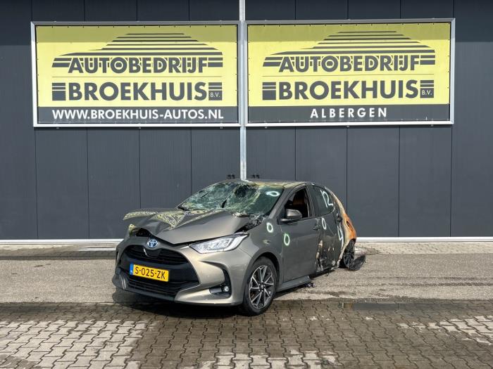 Toyota Yaris IV 1.5 12V Hybrid 115  (Sloop)