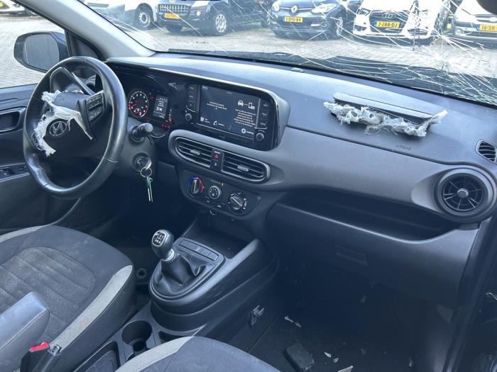 Hyundai i10 1.0 12V Sloopvoertuig (2021, Grijs)