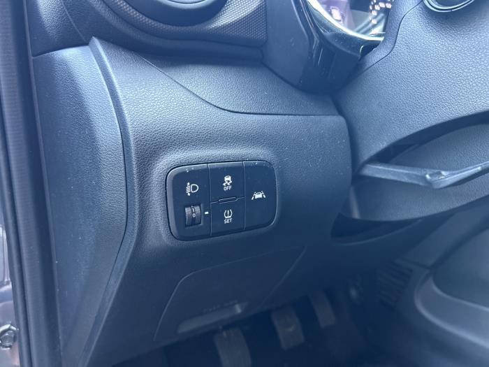 Hyundai i10 1.0 12V Sloopvoertuig (2021, Grijs)